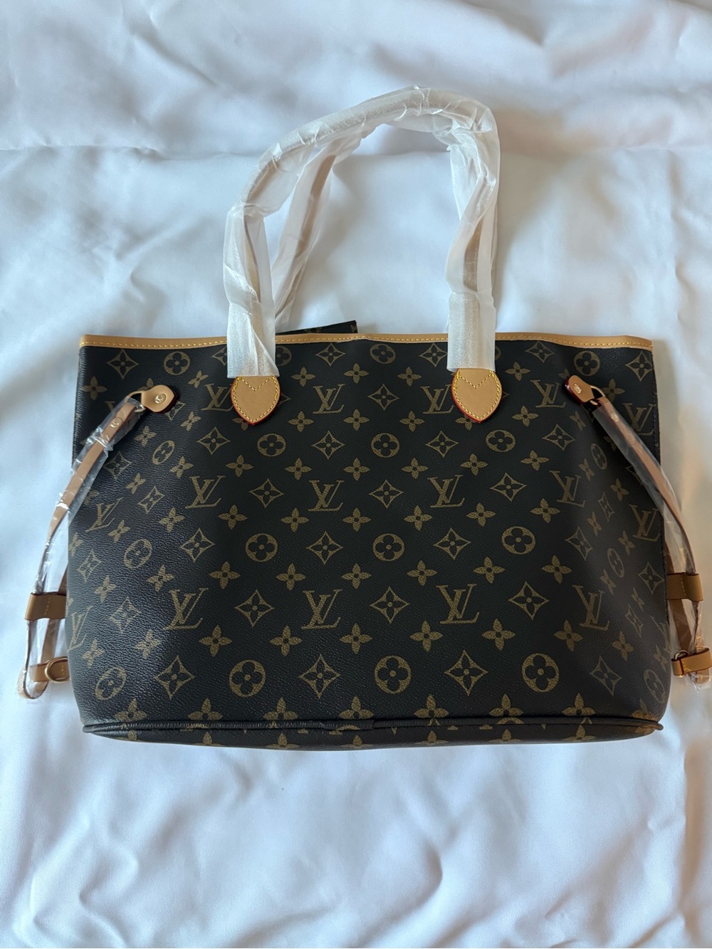 Louis Vuitton Neverfull Monogram Tote Red Interior with Dust Bag